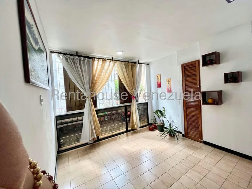 Apartamento (1 Nivel) en Alquiler en Sabana Grande, Distrito Metropolitano - 4