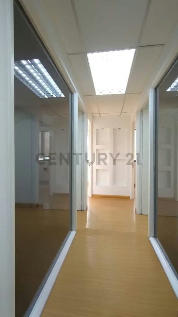 Oficina Lista para Ocupar en Los Cortijos de Lourdes - 5