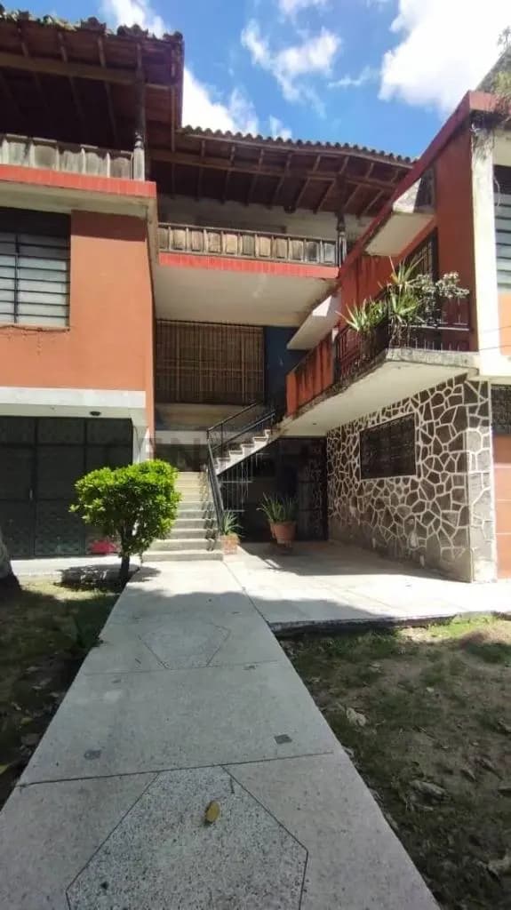 Oportunidad de Inversión. Qta con Potencial Comercial en El Paraiso. - 2