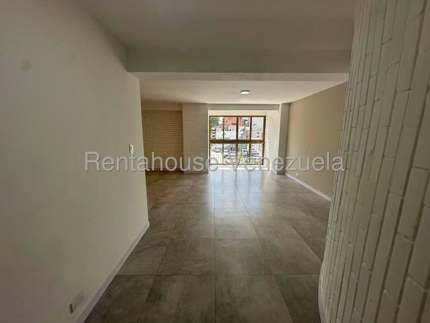 Apartamento (1 Nivel) en Alquiler en Las Mercedes, Distrito Metropolitano - 2