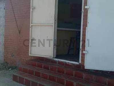 ML - Venta de Local Comercial en Playa Verde