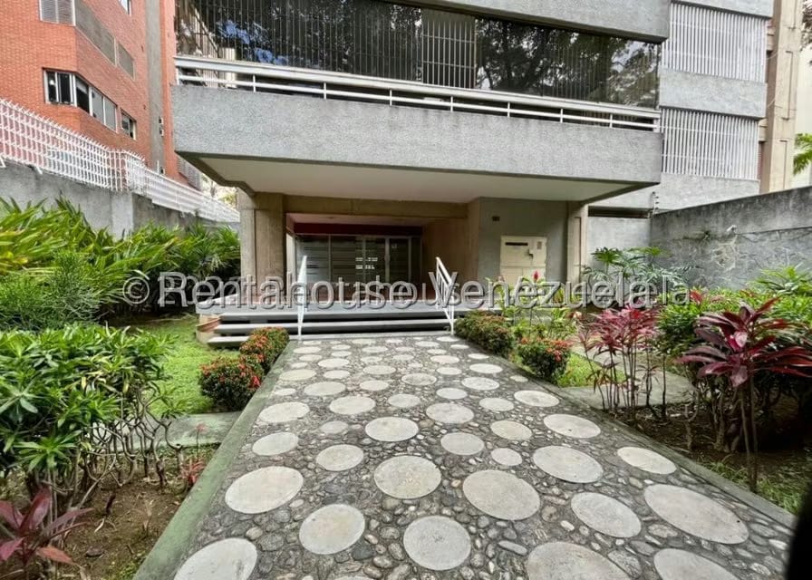 Apartamento (1 Nivel) en Alquiler en La Florida, Distrito Metropolitano - 2