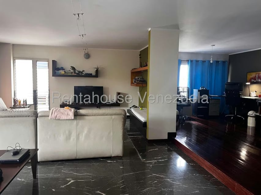 Apartamento (1 Nivel) en Alquiler en La Florida, Distrito Metropolitano - 12