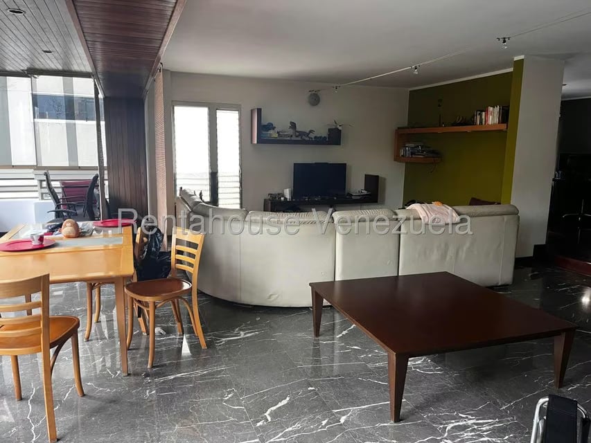 Apartamento (1 Nivel) en Alquiler en La Florida, Distrito Metropolitano - 13