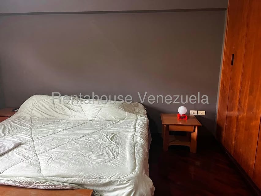Apartamento (1 Nivel) en Alquiler en La Florida, Distrito Metropolitano - 24
