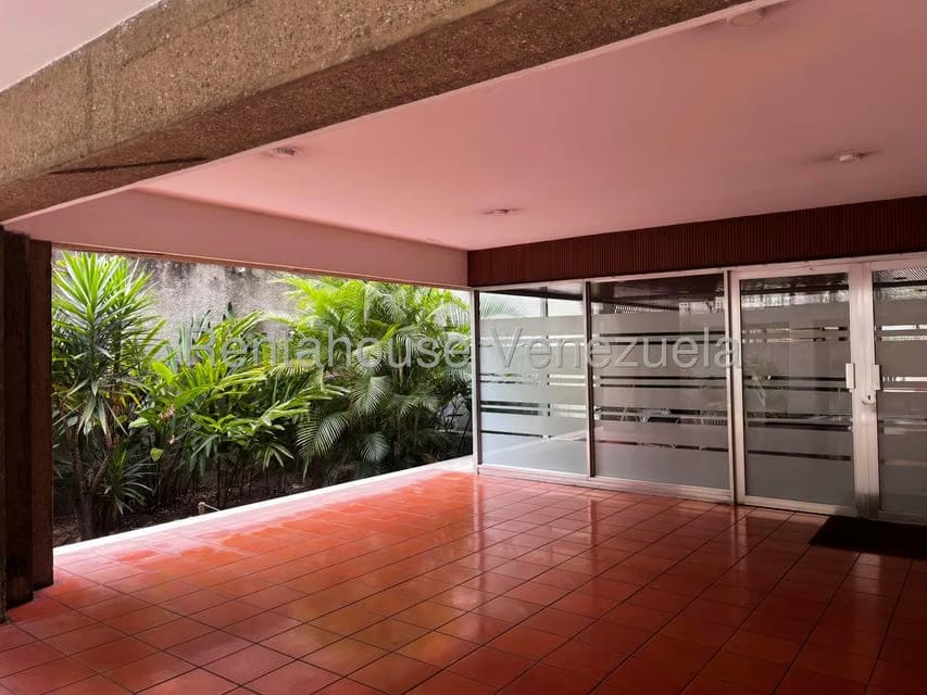 Apartamento (1 Nivel) en Alquiler en La Florida, Distrito Metropolitano - 4