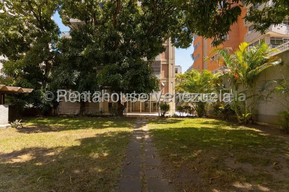 Apartamento (1 Nivel) en Alquiler en La Florida, Distrito Metropolitano - 32
