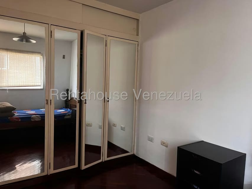Apartamento (1 Nivel) en Alquiler en La Florida, Distrito Metropolitano - 33