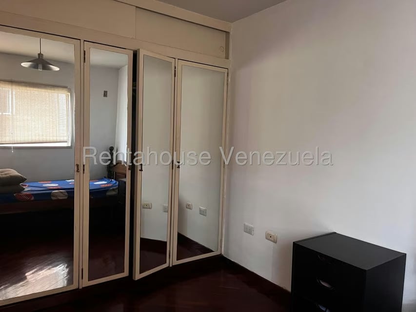 Apartamento (1 Nivel) en Alquiler en La Florida, Distrito Metropolitano - 33