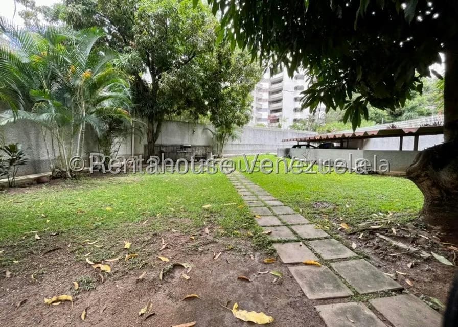 Apartamento (1 Nivel) en Alquiler en La Florida, Distrito Metropolitano - 35