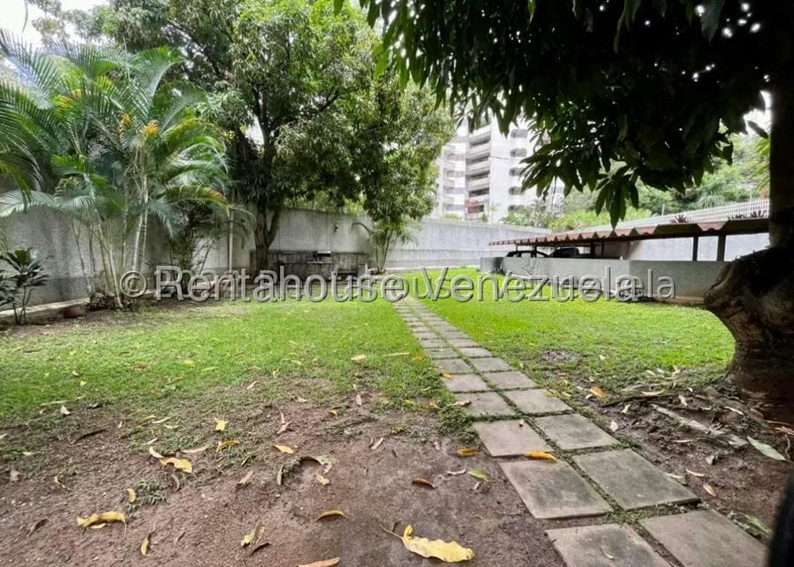 Apartamento (1 Nivel) en Alquiler en La Florida, Distrito Metropolitano - 35