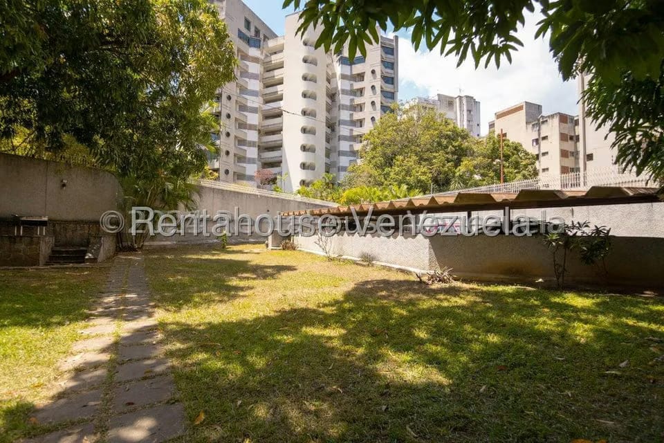 Apartamento (1 Nivel) en Alquiler en La Florida, Distrito Metropolitano - 37