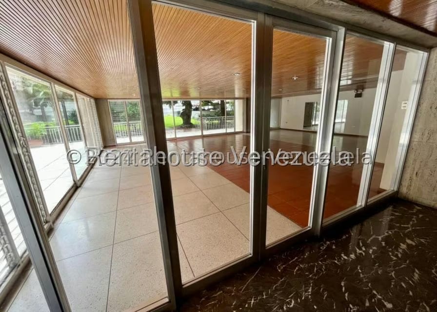 Apartamento (1 Nivel) en Alquiler en La Florida, Distrito Metropolitano - 38