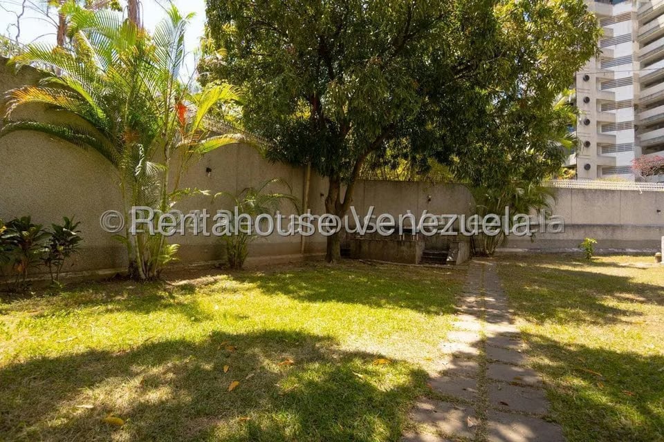 Apartamento (1 Nivel) en Alquiler en La Florida, Distrito Metropolitano - 39