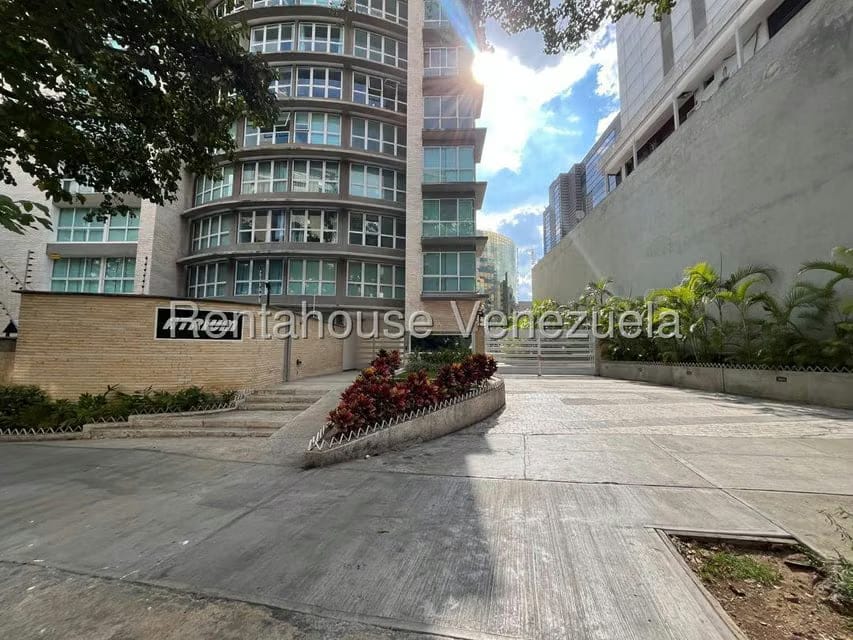 Apartamento (1 Nivel) en Alquiler en El Rosal, Distrito Metropolitano - 2