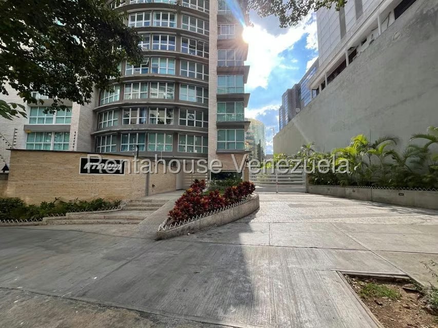 Apartamento (1 Nivel) en Alquiler en El Rosal, Distrito Metropolitano - 2