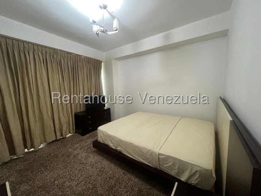 Apartamento (1 Nivel) en Alquiler en El Rosal, Distrito Metropolitano - 25