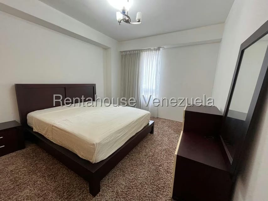 Apartamento (1 Nivel) en Alquiler en El Rosal, Distrito Metropolitano - 28
