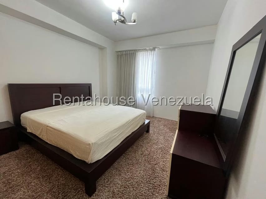 Apartamento (1 Nivel) en Alquiler en El Rosal, Distrito Metropolitano - 30