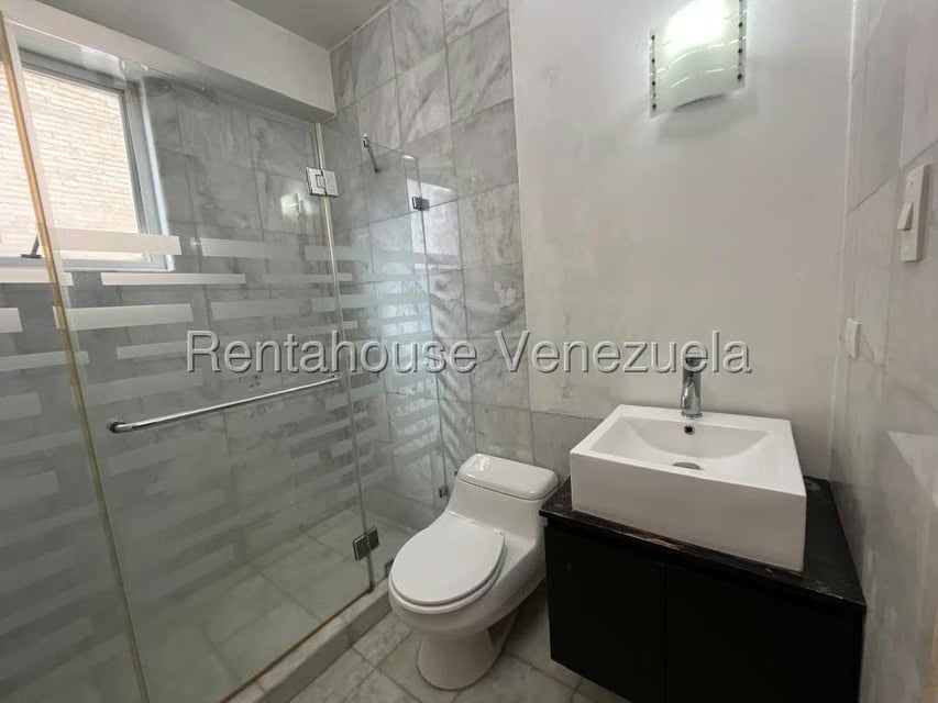 Apartamento (1 Nivel) en Alquiler en El Rosal, Distrito Metropolitano - 31