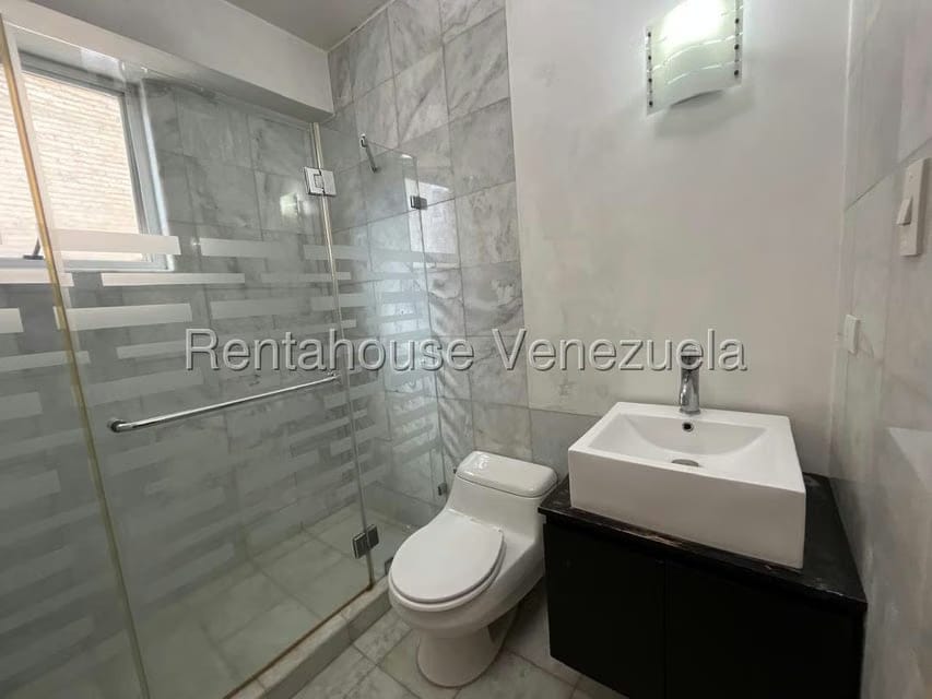 Apartamento (1 Nivel) en Alquiler en El Rosal, Distrito Metropolitano - 33