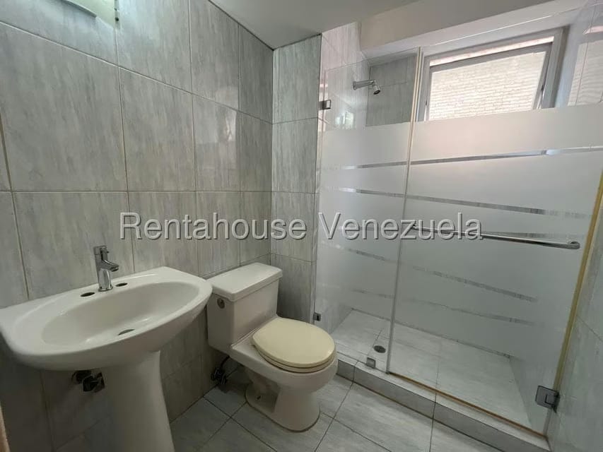 Apartamento (1 Nivel) en Alquiler en El Rosal, Distrito Metropolitano - 34