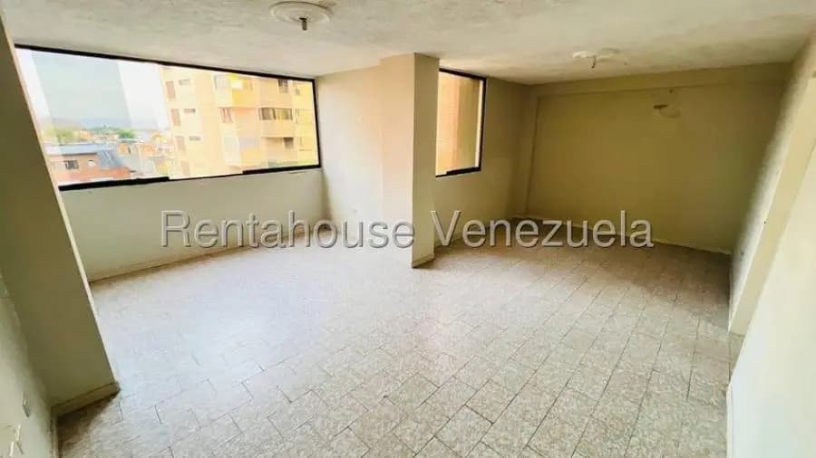 Apartamento en Venta en Las Delicias Maracay - 2