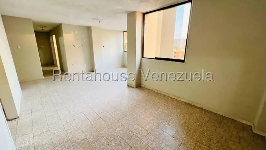 Apartamento en Venta en Las Delicias Maracay - 3