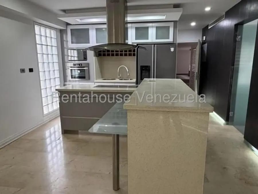 Apartamento en Alquiler en los naranjos de las mercedes Caracas