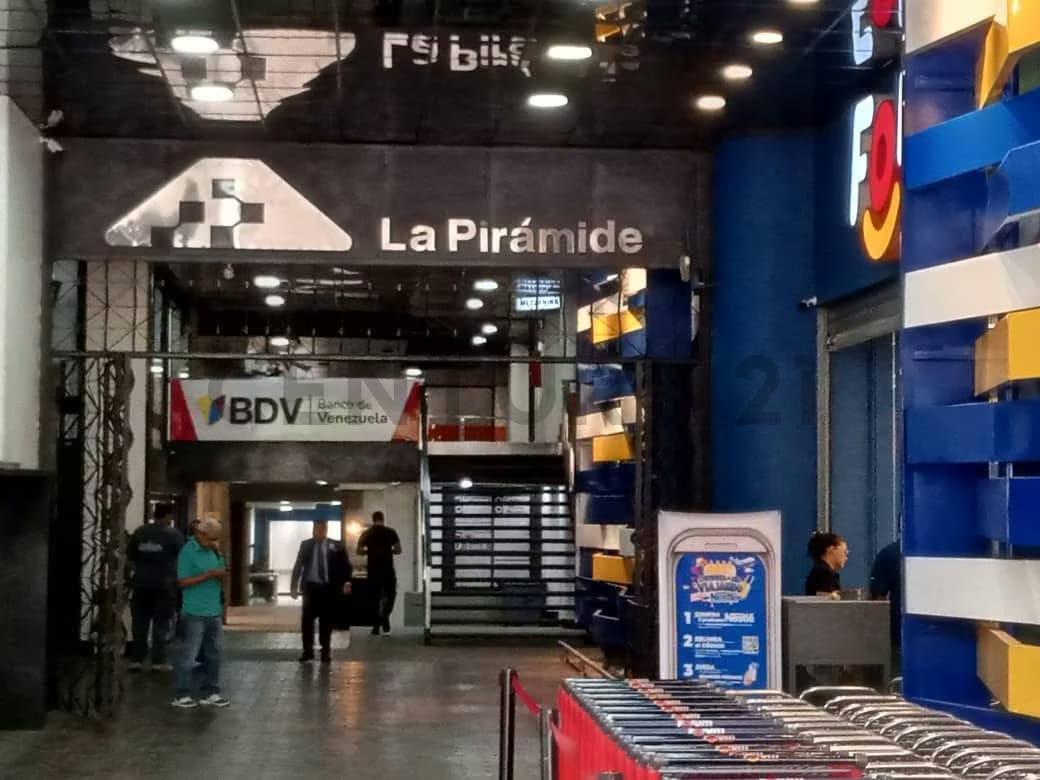 CS - VENTA DE LOCAL COMERCIAL. CENTRO COMERCIAL LA PIRÁMIDES - 9