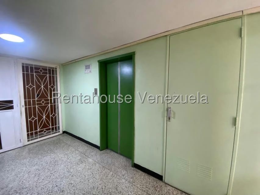 Apartamento (1 Nivel) en Alquiler en Parroquia San Jose, Distrito Metropolitano - 5