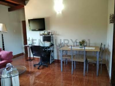 Amplia Casa En Los Robles - 4