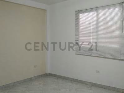 Amplia Casa En Los Robles - 7