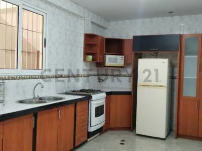 Amplia Casa En Los Robles - 8