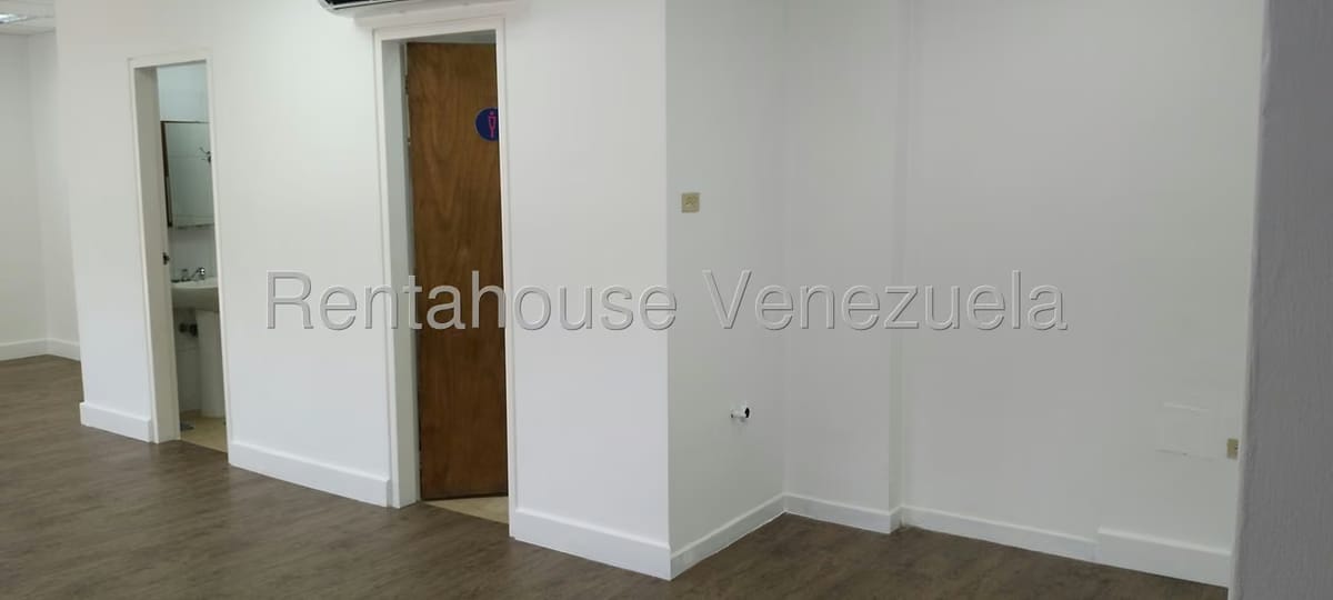 Comercial (Oficina) en Alquiler en Los Dos Caminos, Distrito Metropolitano - 11