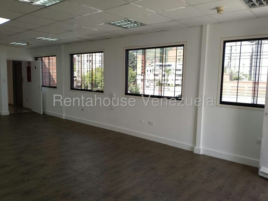 Comercial (Oficina) en Alquiler en Los Dos Caminos, Distrito Metropolitano - 14