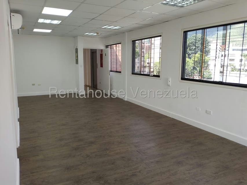 Comercial (Oficina) en Alquiler en Los Dos Caminos, Distrito Metropolitano - 15