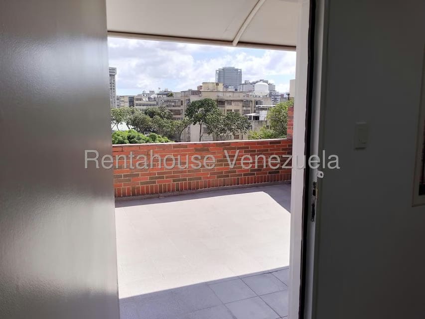 Comercial (Oficina) en Alquiler en Los Dos Caminos, Distrito Metropolitano - 16