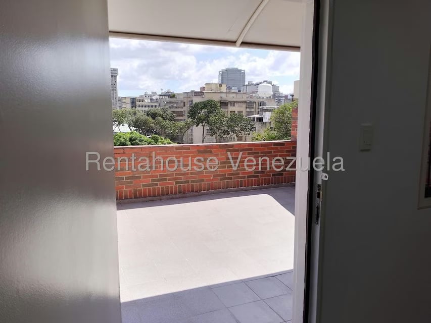 Comercial (Oficina) en Alquiler en Los Dos Caminos, Distrito Metropolitano - 16