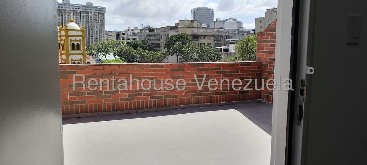 Comercial (Oficina) en Alquiler en Los Dos Caminos, Distrito Metropolitano - 17