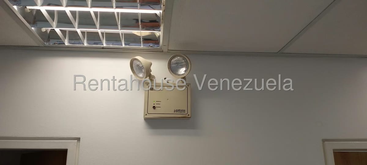 Comercial (Oficina) en Alquiler en Los Dos Caminos, Distrito Metropolitano - 20