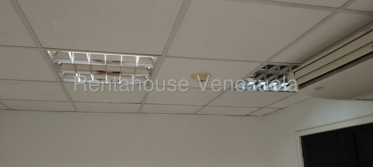 Comercial (Oficina) en Alquiler en Los Dos Caminos, Distrito Metropolitano - 21