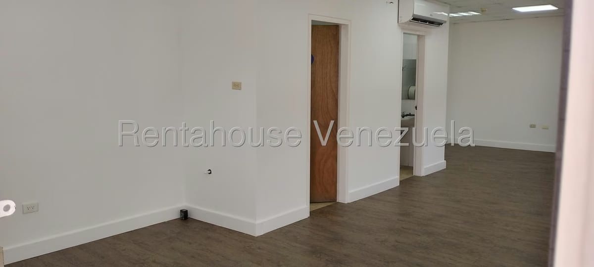 Comercial (Oficina) en Alquiler en Los Dos Caminos, Distrito Metropolitano - 5