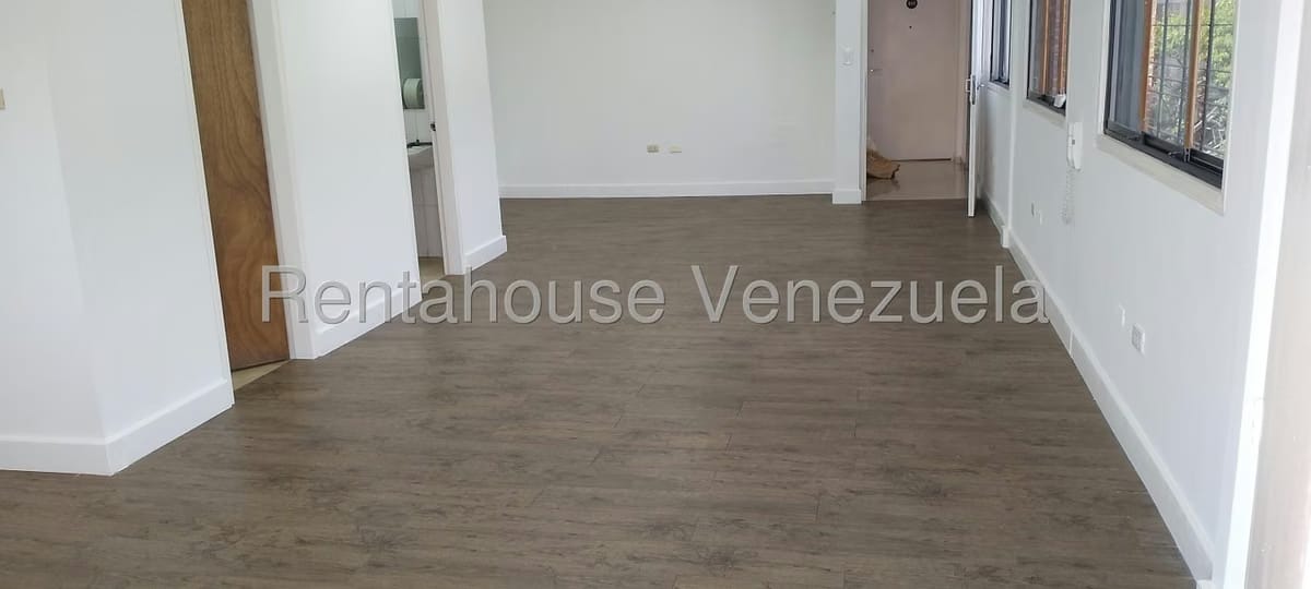 Comercial (Oficina) en Alquiler en Los Dos Caminos, Distrito Metropolitano - 6