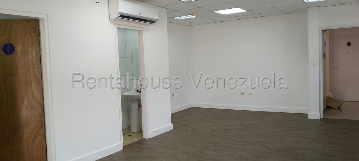 Comercial (Oficina) en Alquiler en Los Dos Caminos, Distrito Metropolitano - 7
