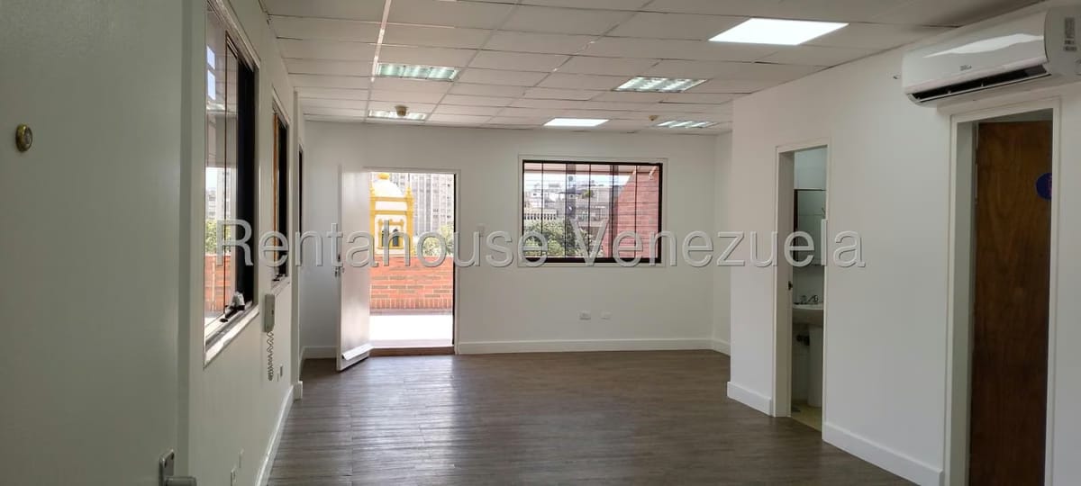 Comercial (Oficina) en Alquiler en Los Dos Caminos, Distrito Metropolitano - 9