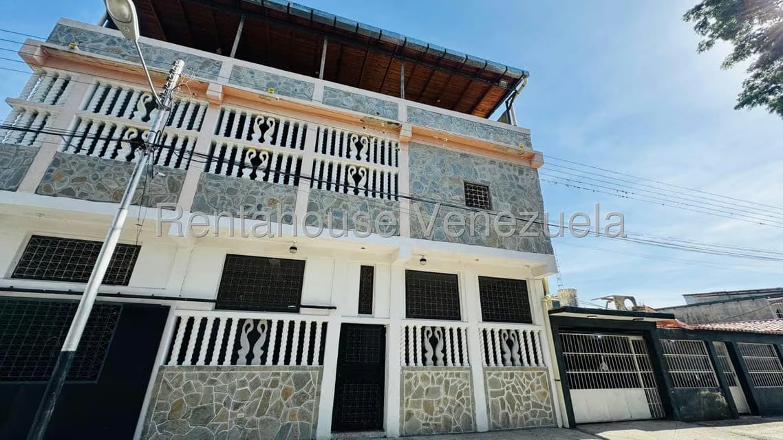 Casa (Multipes Niveles) en Venta en San Joaquin de Turmero, Aragua - 2
