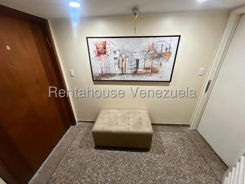 Apartamento (1 Nivel) en Venta en Los Dos Caminos, Distrito Metropolitano - 2
