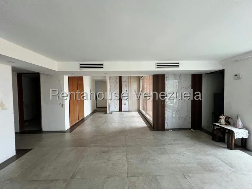 Apartamento (1 Nivel) en Venta en Los Dos Caminos, Distrito Metropolitano - 11