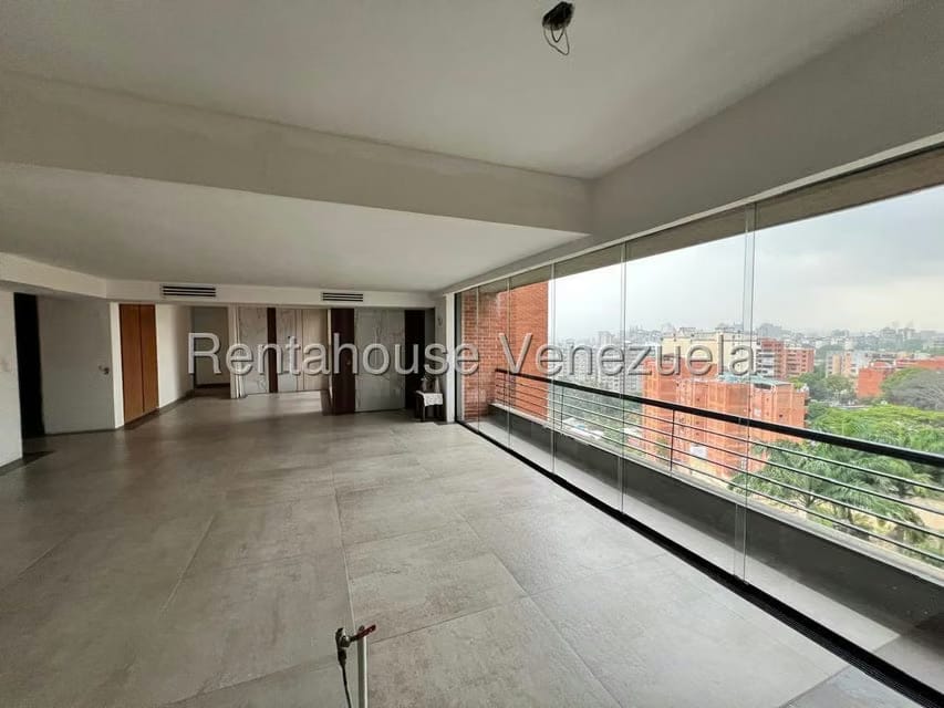 Apartamento (1 Nivel) en Venta en Los Dos Caminos, Distrito Metropolitano - 12